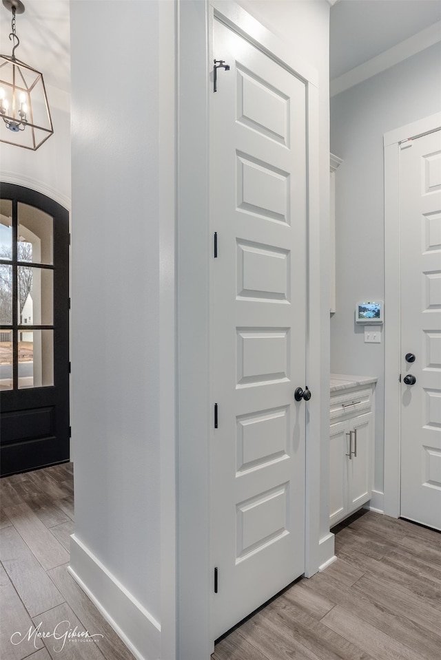 foyer entrance featuring an inviting chandelier and light hardwood / wood-style floors