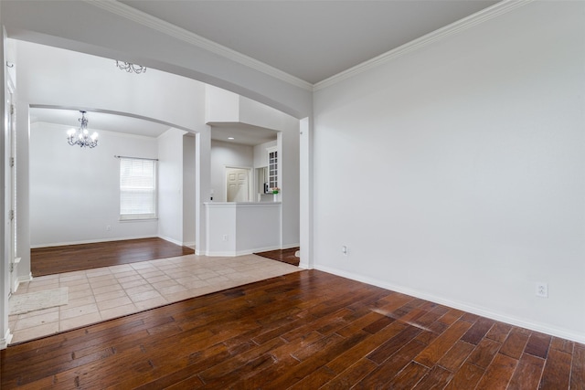 foyer featuring a chandelier, ornamental molding, and hardwood / wood-style floors