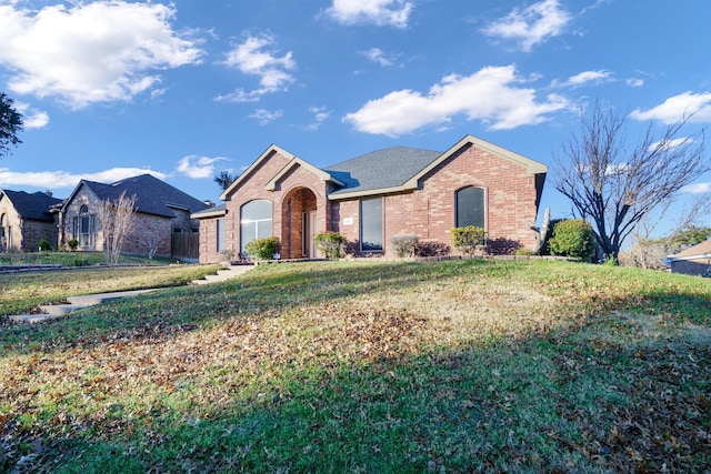 view of front facade with a front lawn