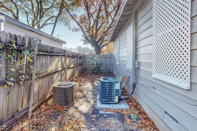 view of yard featuring cooling unit