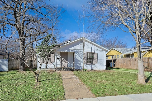 view of front of home with a front yard