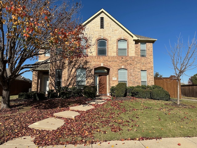 view of front facade featuring a front lawn