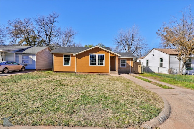 ranch-style home featuring a front lawn