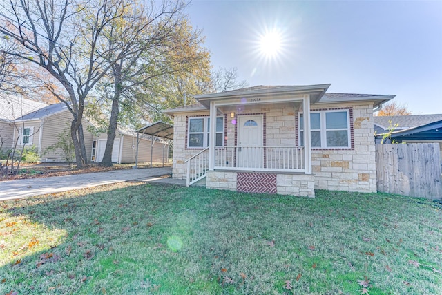 view of front of house with a porch, a carport, and a front yard