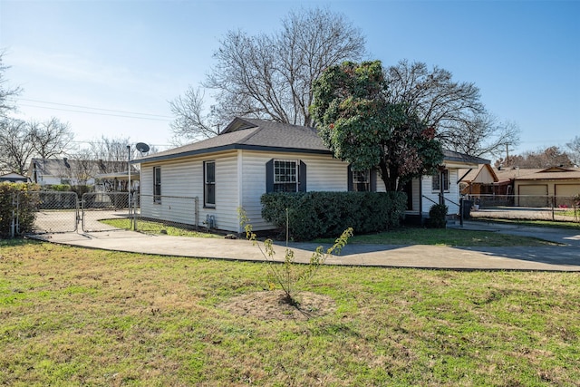 view of front of house with a front yard