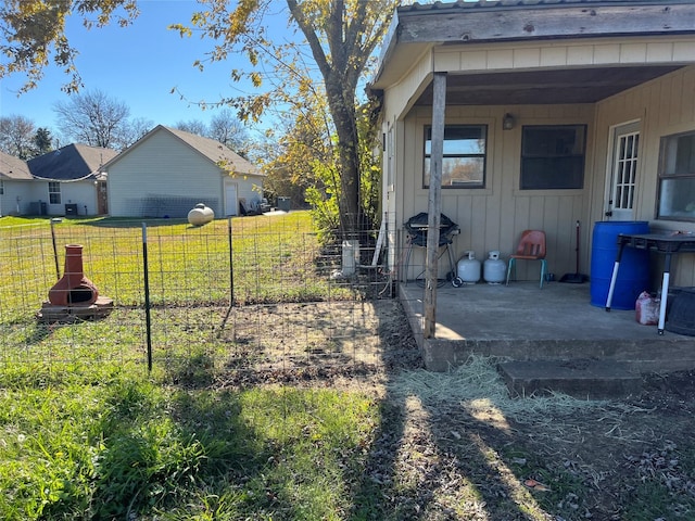 view of yard featuring a patio