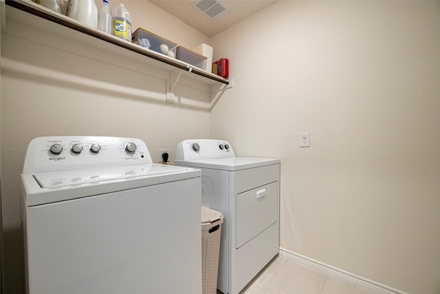 washroom featuring light tile patterned floors, visible vents, laundry area, independent washer and dryer, and baseboards