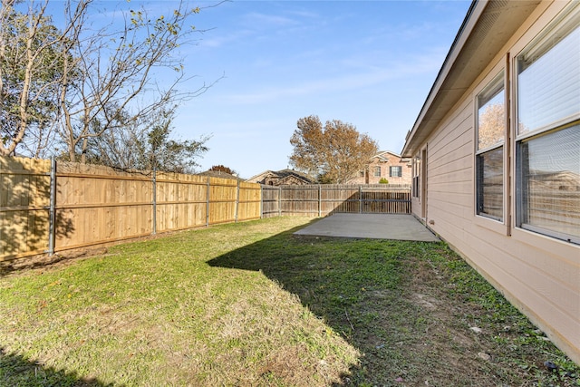 view of yard featuring a patio