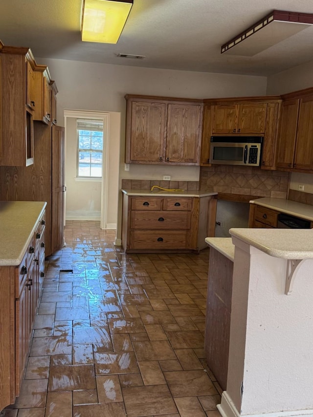 kitchen with decorative backsplash and a breakfast bar