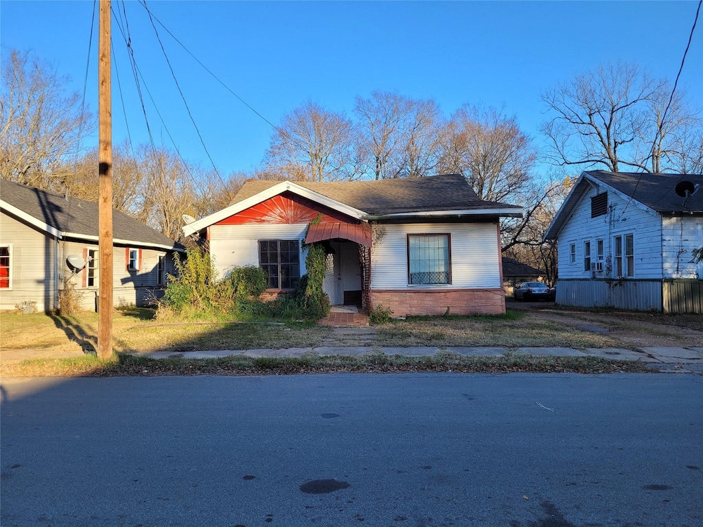 view of front of property