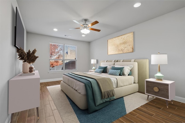 bedroom featuring ceiling fan