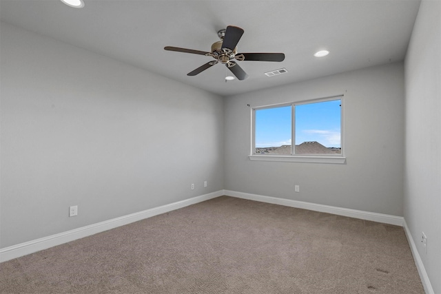 carpeted empty room featuring ceiling fan