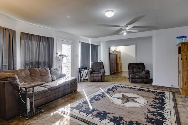 living room with a textured ceiling, carpet floors, and ceiling fan