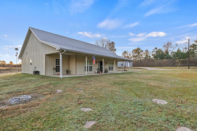 view of front of property featuring a patio area and a front lawn