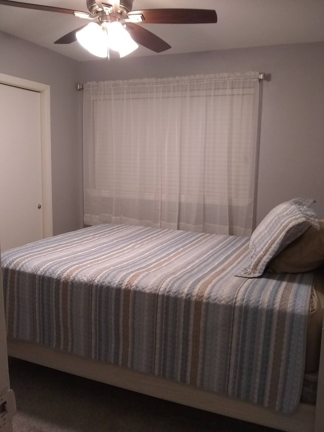 bedroom with ceiling fan