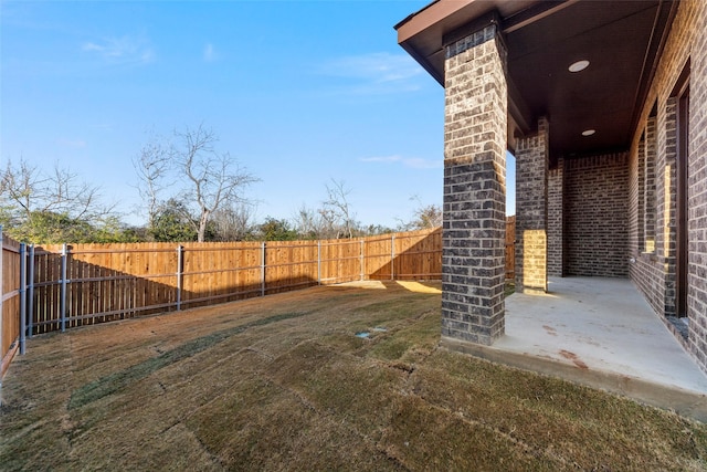 view of yard featuring a patio