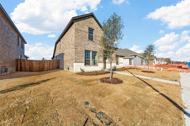 view of front facade with a front lawn