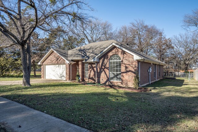 view of front of home featuring a front yard and a garage