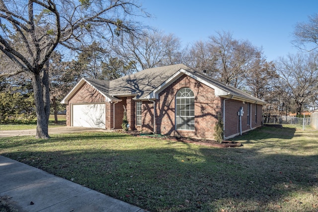 view of front facade featuring a garage and a front yard