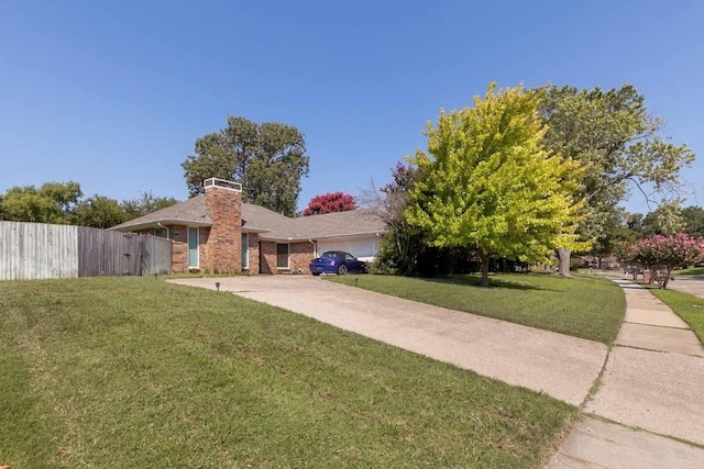 single story home with a front lawn