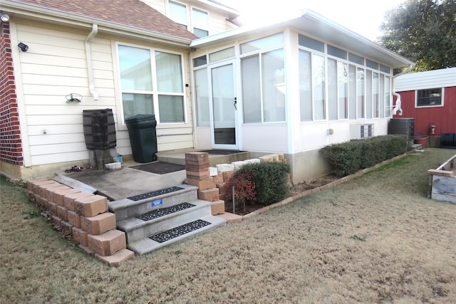 313 Hidden Lake Ct, Burleson, TX 76028 - back of property with a sunroom and a shingled roof