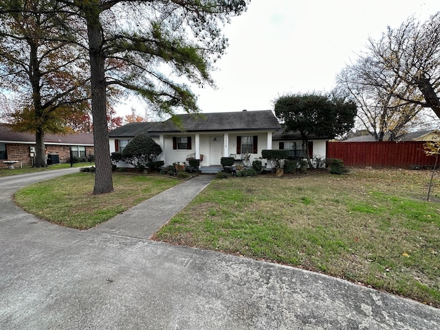 ranch-style home featuring a front yard