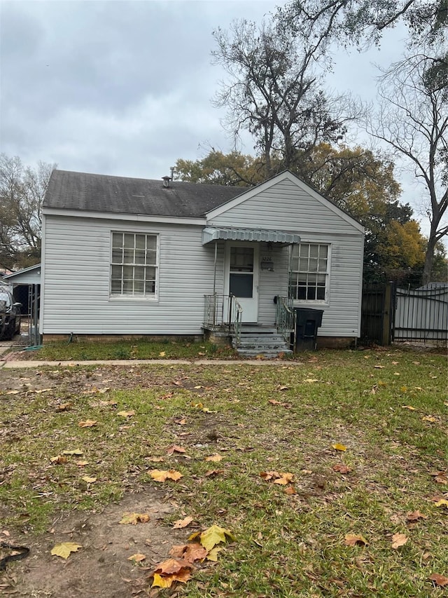 view of front of house with a front yard