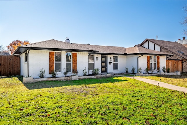 single story home featuring a front lawn