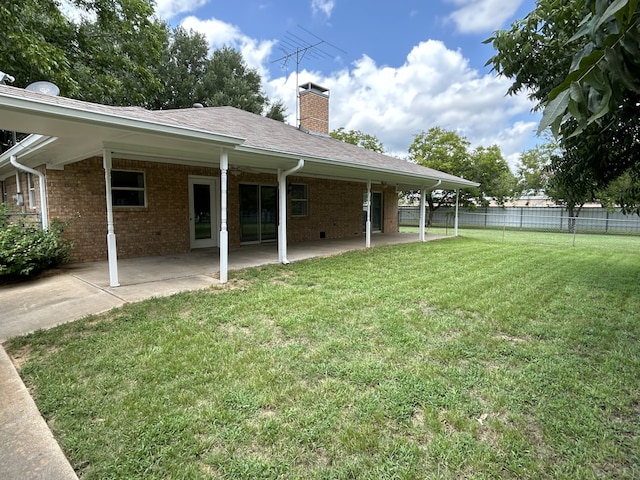 view of yard featuring a patio area