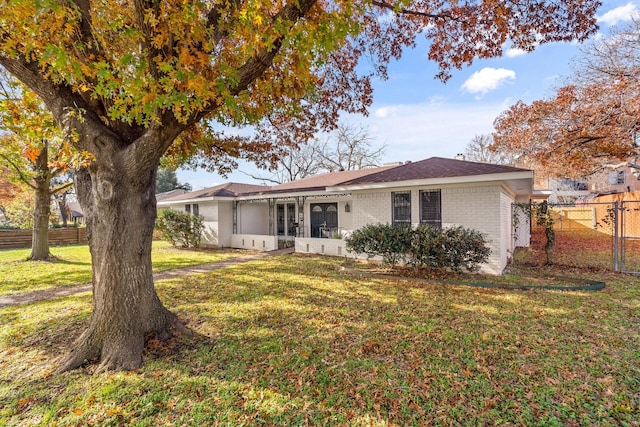 single story home featuring a front yard