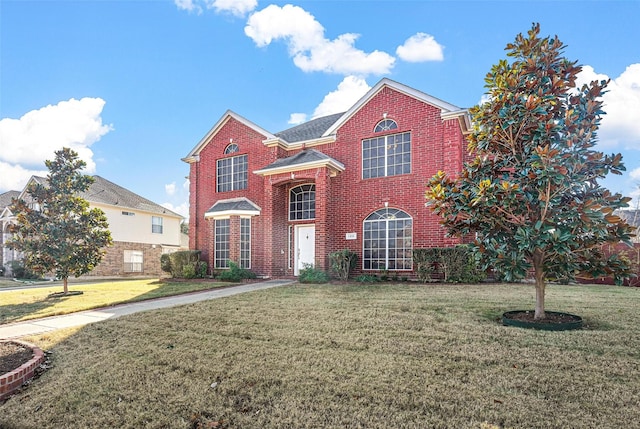 view of front property featuring a front yard