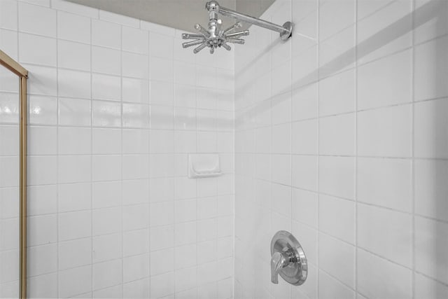 details featuring a tile shower