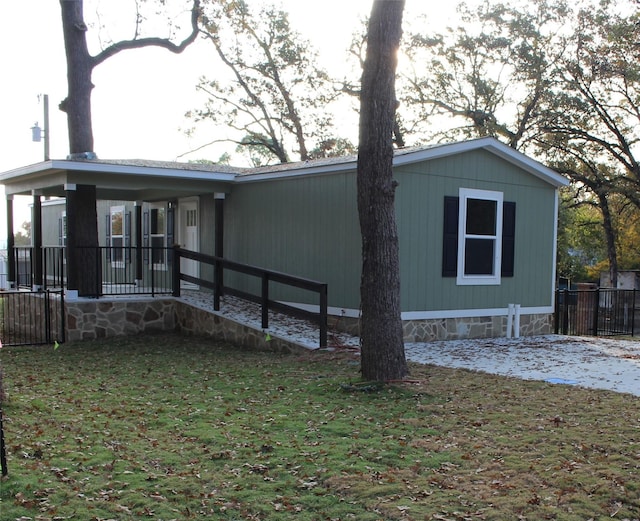 exterior space featuring a lawn