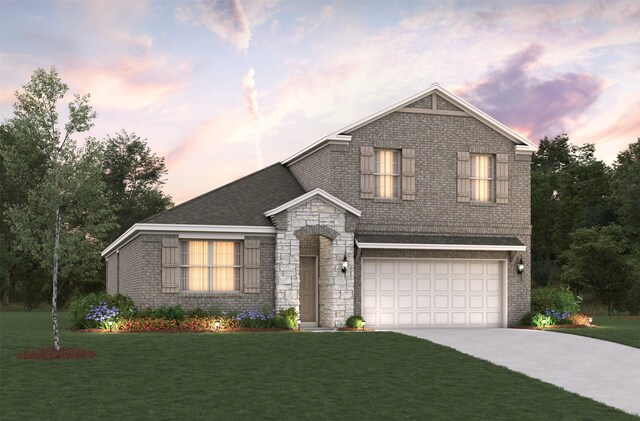 view of front facade featuring a yard and a garage