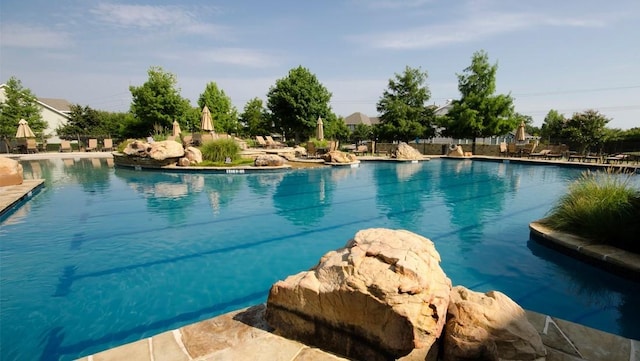 view of swimming pool