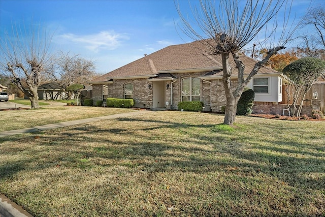 view of front facade with a front yard