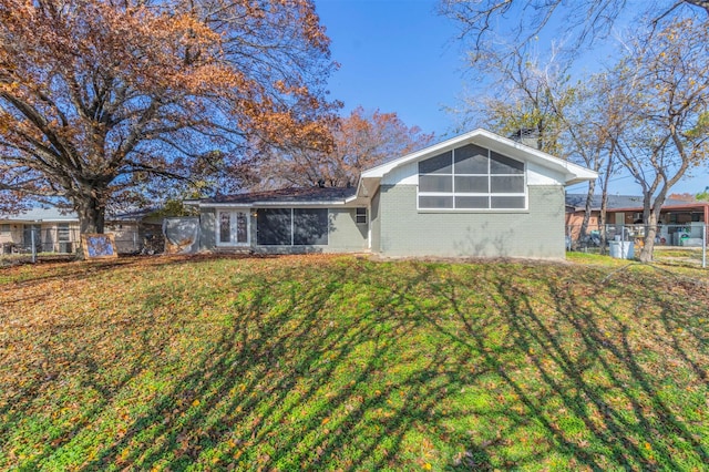 view of front of home featuring a front lawn