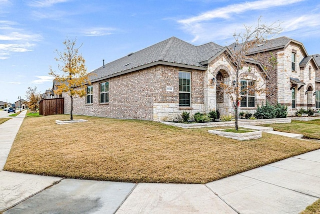 view of front of house with a front lawn