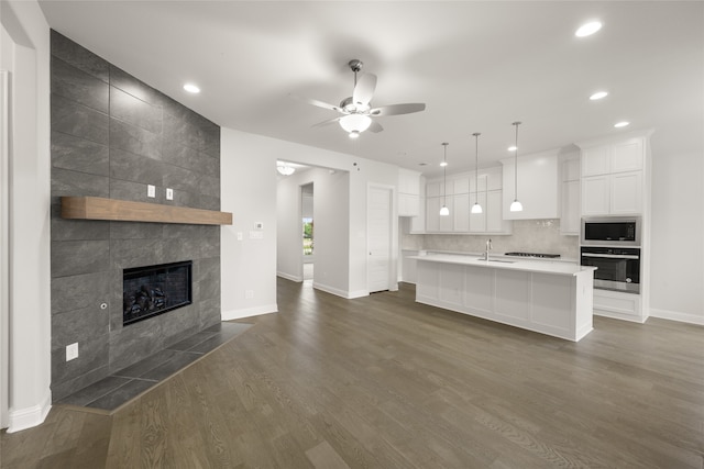 1402 Ethan Cir, Midlothian, TX 76065 - unfurnished living room featuring a sink, baseboards, ceiling fan, dark wood-type flooring, and recessed lighting