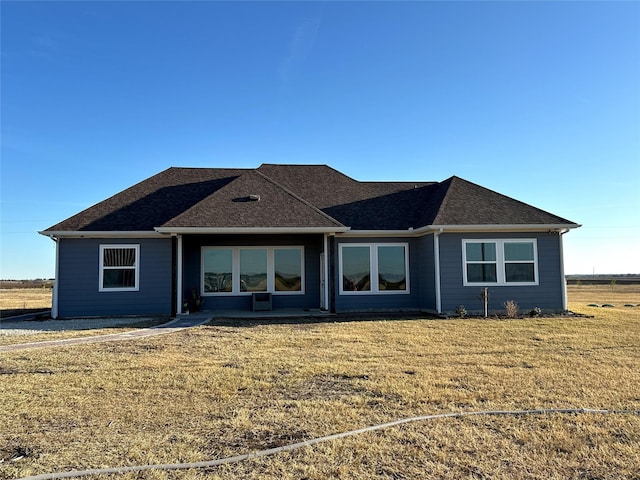 view of front of home with a front lawn