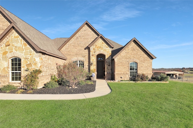 view of front of home featuring a front lawn