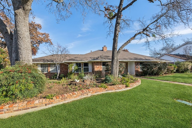 ranch-style house featuring a front lawn