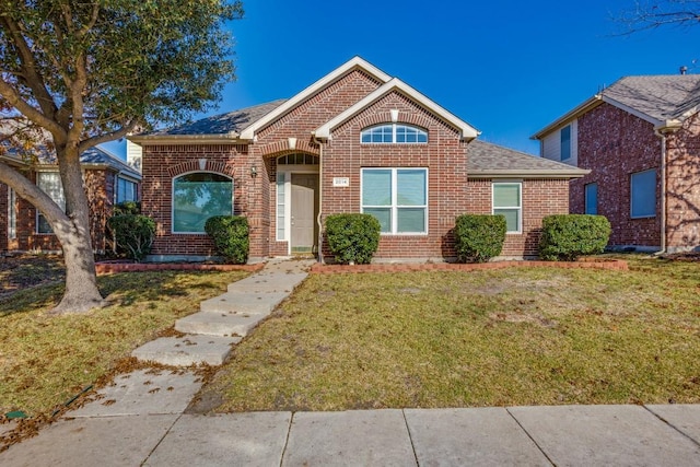 view of front of house with a front lawn