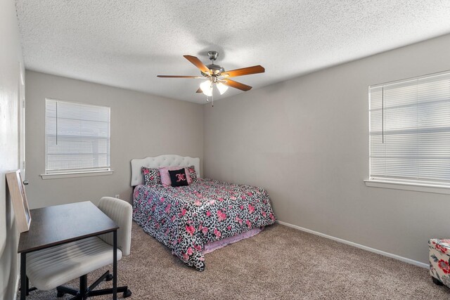 bedroom featuring carpet flooring, a textured ceiling, and ceiling fan