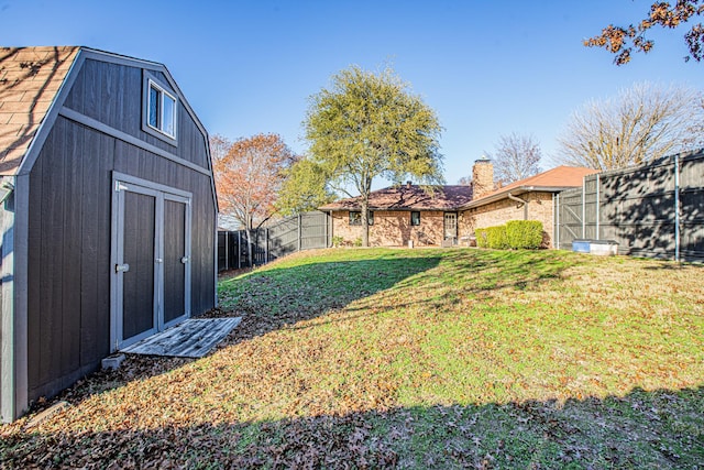 view of yard with a shed