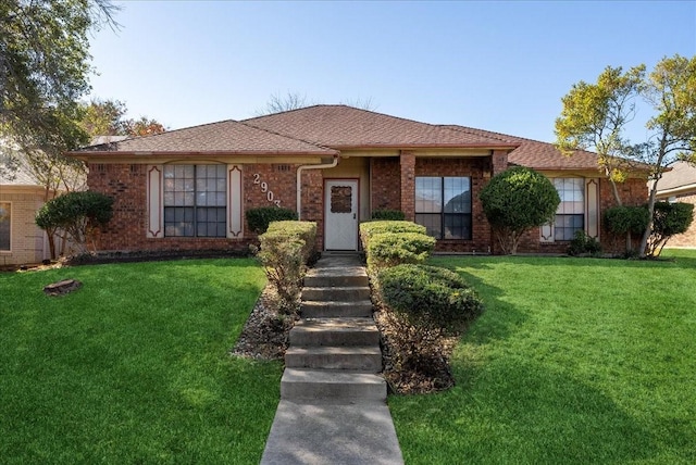 ranch-style home featuring a front lawn