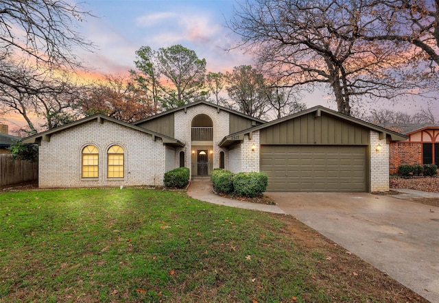 view of front of house featuring a lawn and a garage