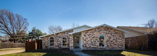 view of front of home with a front yard