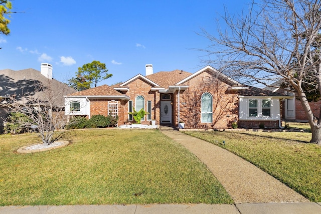 view of front of house with a front lawn