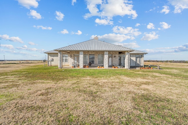 view of front of house featuring a rural view and a front lawn